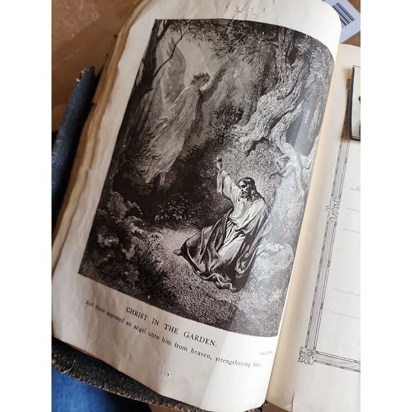 Antique Bible Nelson's Series Presented in 1915 - Picture 6 of 16